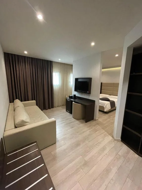 Deluxe Suite — HotelLuxuryPrato