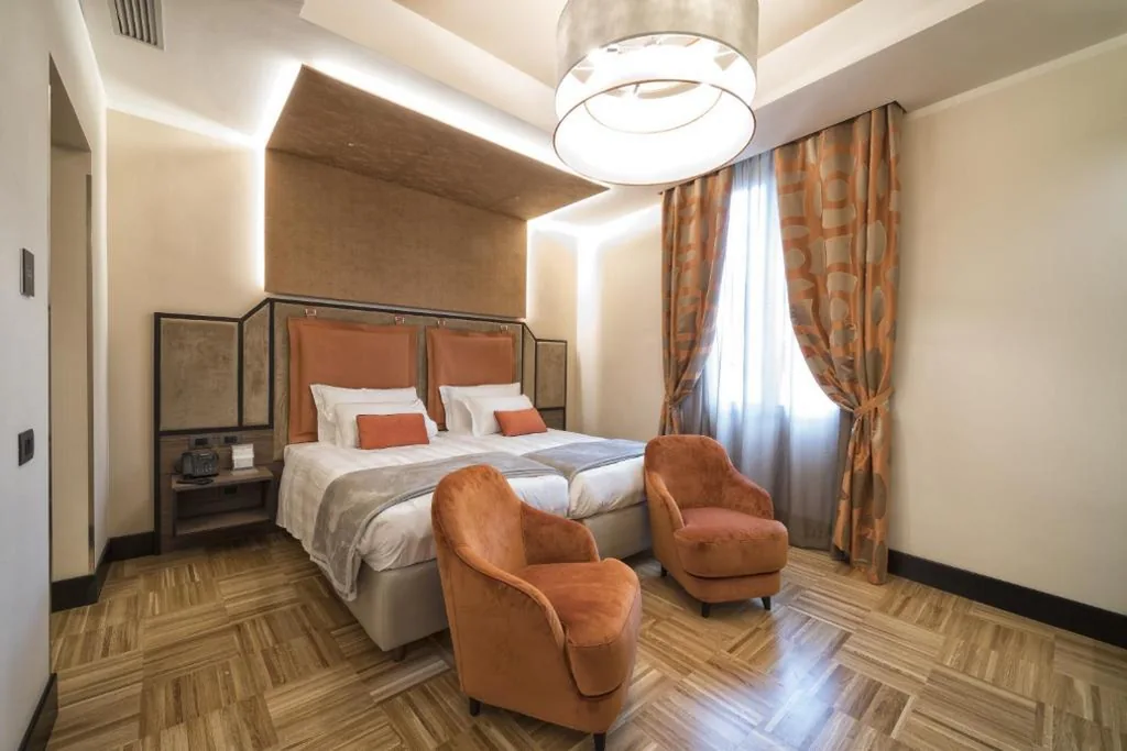 Deluxe Suite — Solo Experience Hotel