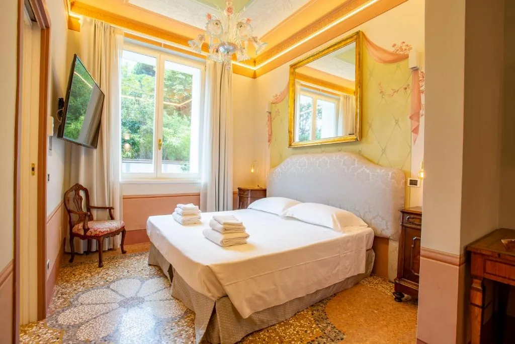 Deluxe Suite — Villa Tortorelli
