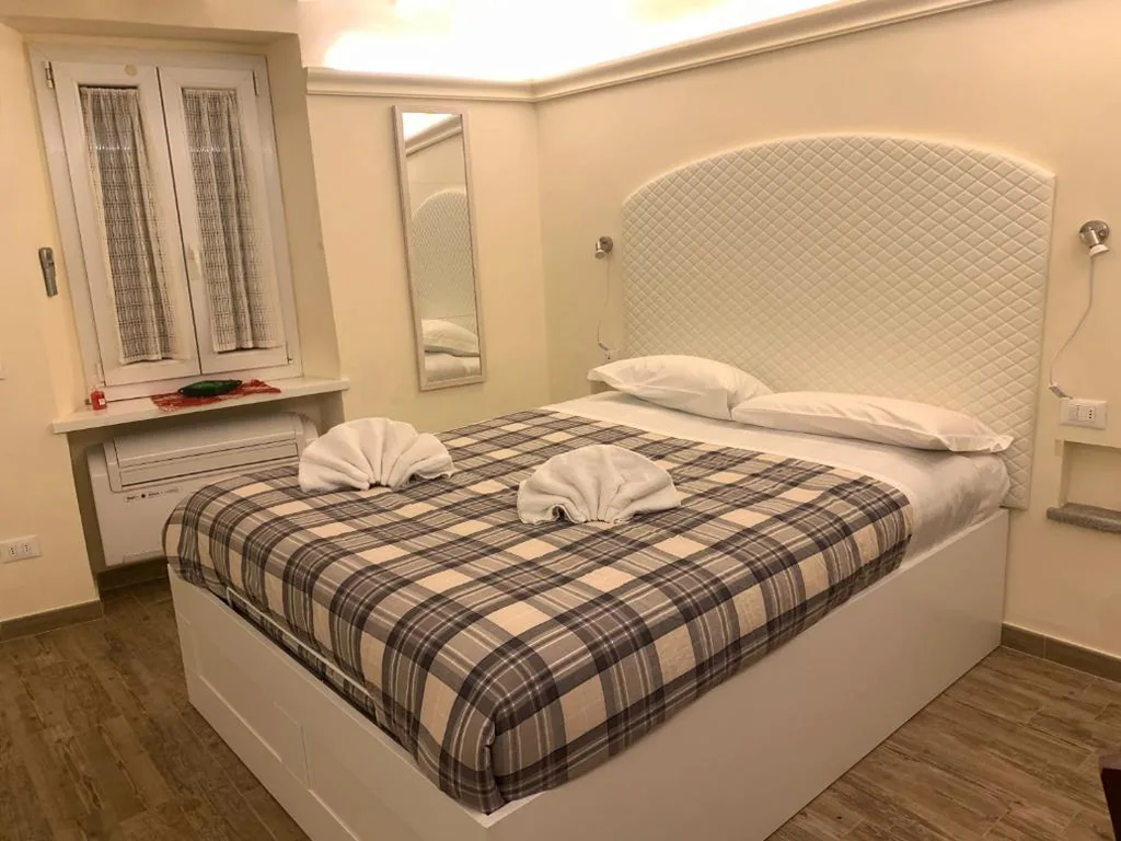 Suite “Faenza”, Duomo a 2 passi, WiFi e AC