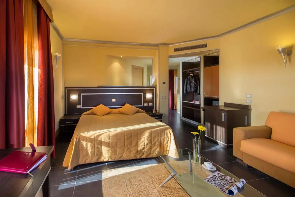 Suite — Hotel Mediterraneo