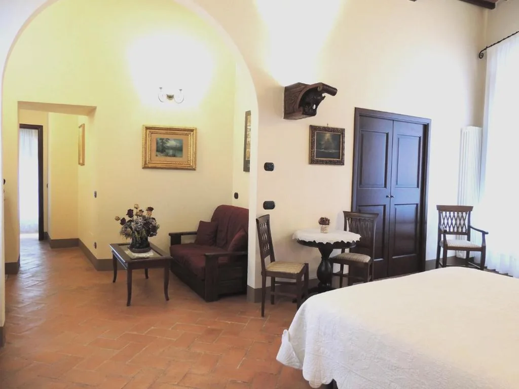 King Suite with Balcony — Meublé il Riccio