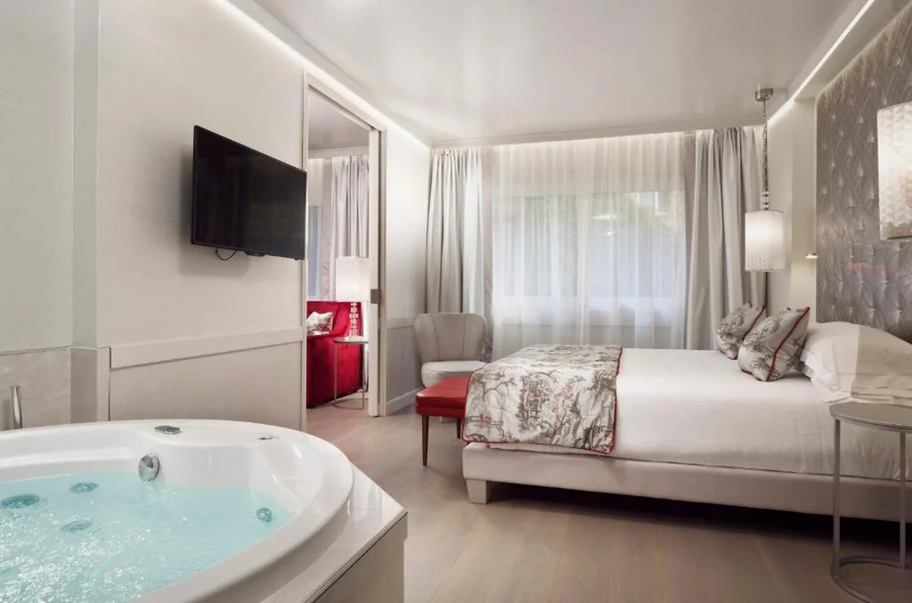 Premium Suite with Hot Tub — Ponte Vecchio Suites & Spa