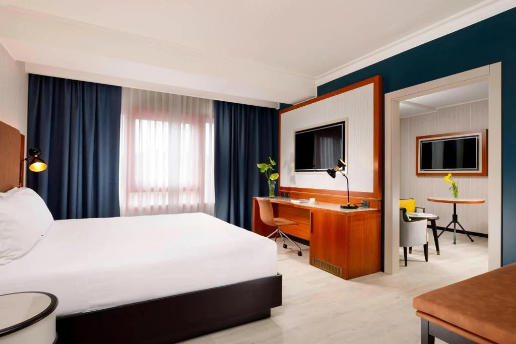 One-Bedroom Queen Suite — Four Points by Sheraton Siena