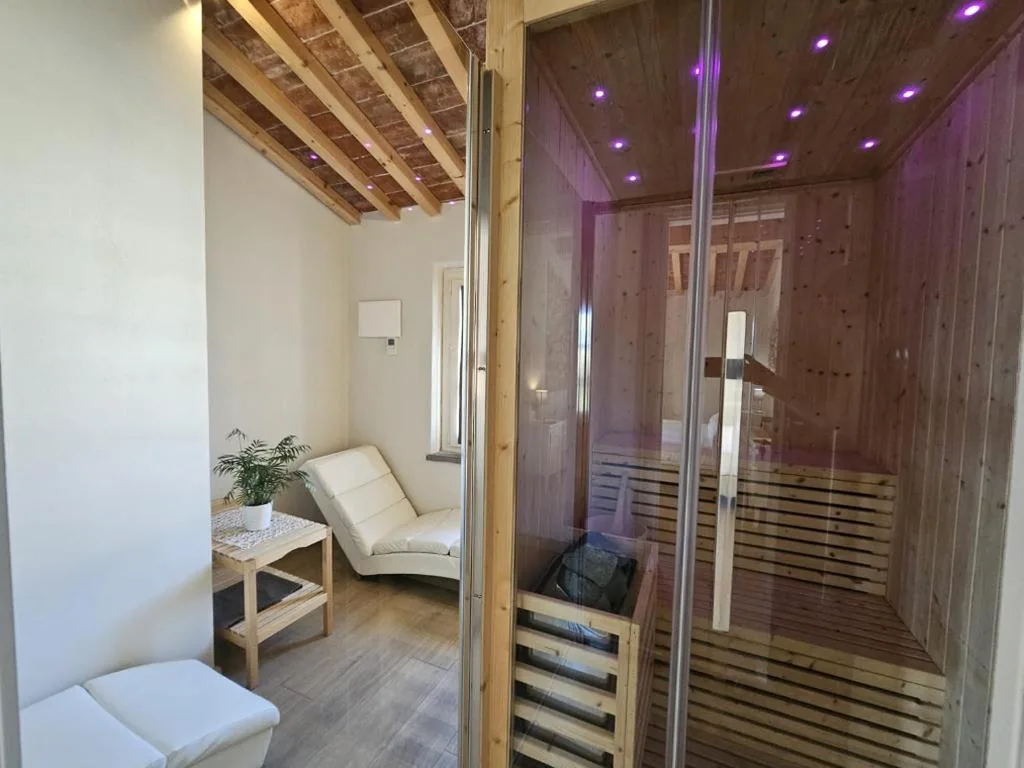 Suite Queen con Vasca Idromassaggio — Il Tiglio Jacuzzi&Sauna