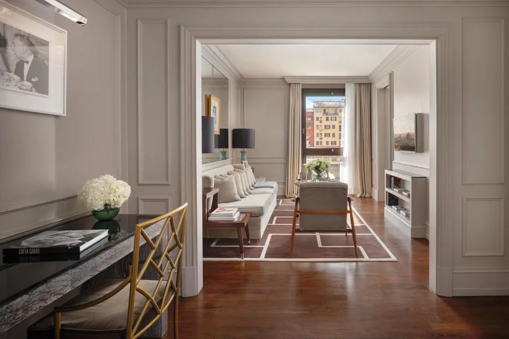 Superior Suite with River View — Portrait Firenze – Lungarno Collection