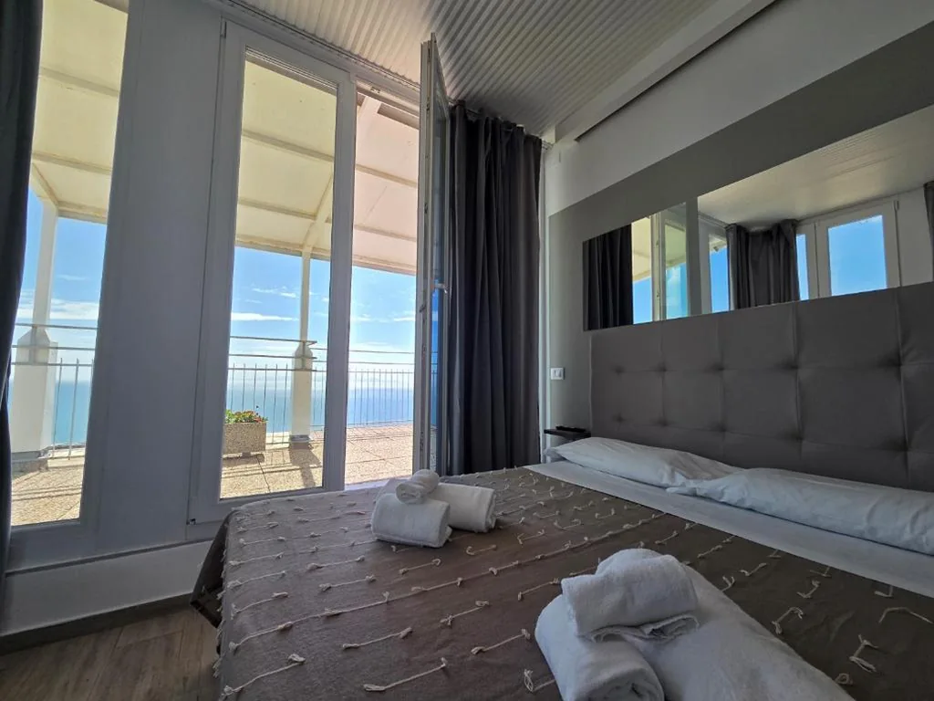 Suite Torre Azzurra B&B – Rooftop Sea View