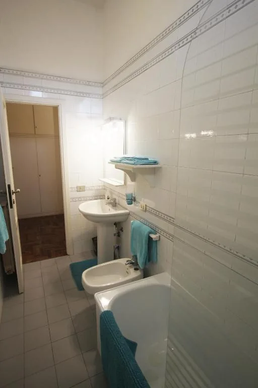 suite tra i tetti con bagno privato — foto 3