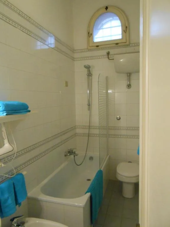 suite tra i tetti con bagno privato — foto 8