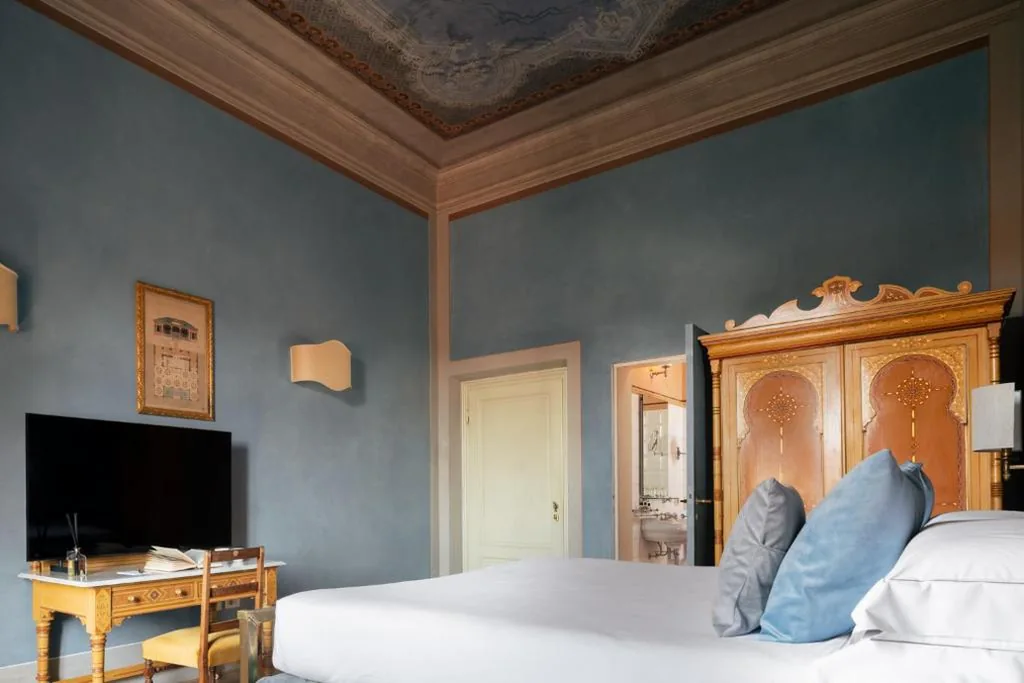 Superior Double Room Separate Building — Loggiato Dei Serviti