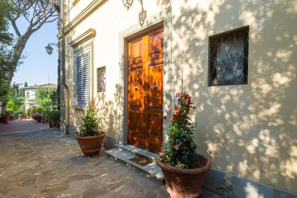 Villa Lia – Apartment in Villa with private garden and Pool