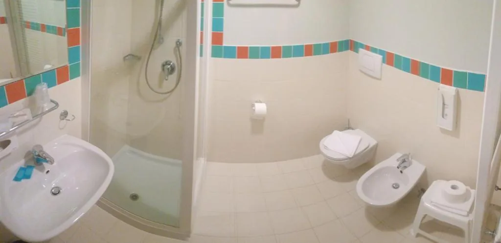 2 Camere Matrimoniali Comunicanti (2 Adulti + 2 Bambini) — IHR Hotel Villa Emma