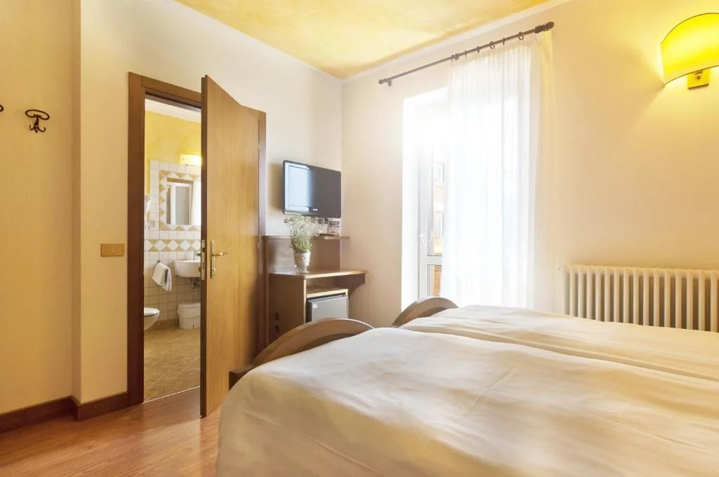 2 Camere Matrimoniali Comunicanti — Grand Hotel Biancaneve