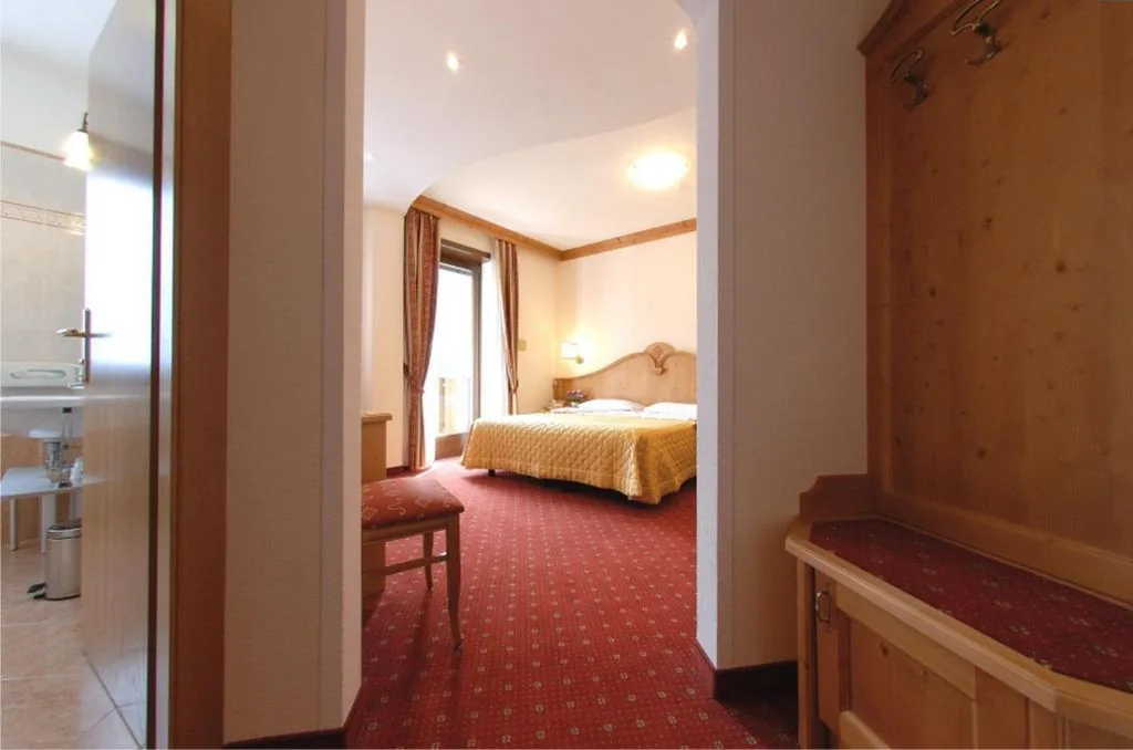 Ampia Camera Matrimoniale — Ariston Lake View Hotel