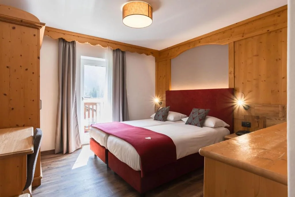 Large Double/Twin Room — Hotel Aurora