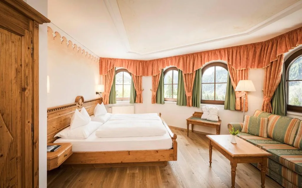Ampia Camera Matrimoniale — Hotel Ansitz Jakoberhof