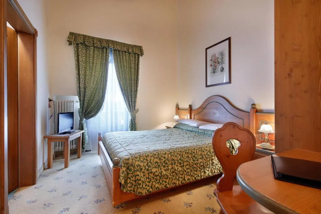 Ampia Camera Matrimoniale — Hotel Leonardo
