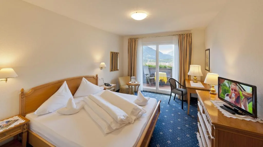 Ampia Camera Matrimoniale — Hotel Schennerhof