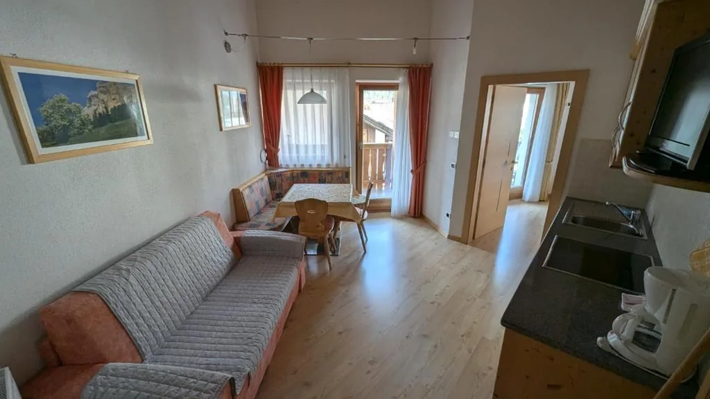 One-Bedroom Apartment with Balcony and Mountain View — Garni Diamant