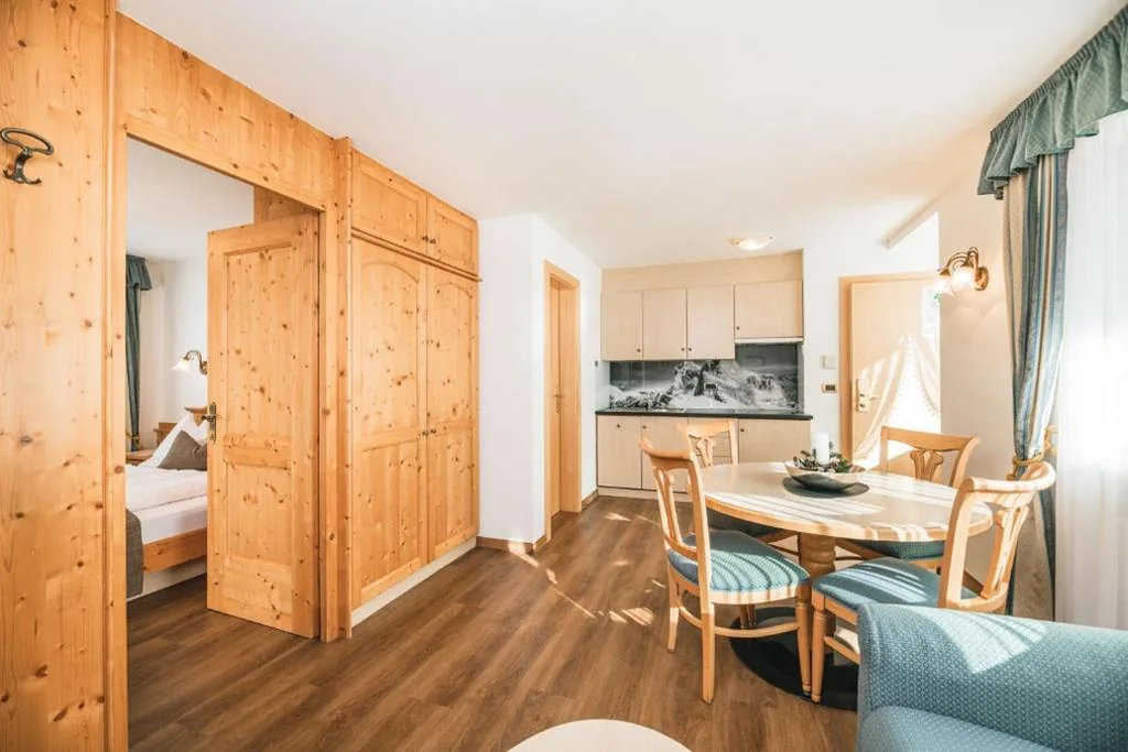 Appartamento con 1 Camera da Letto e Balcone — Garni Hotel Miara – Your Dolomites Home