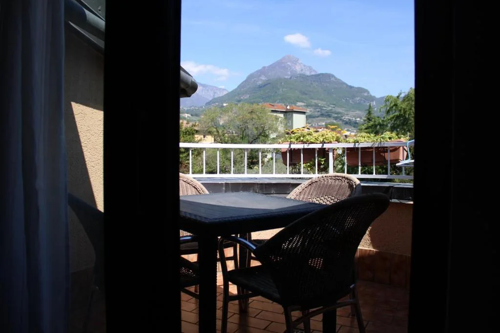 Appartamento con 1 Camera da Letto e Balcone - Mansarda — Residence Royal House