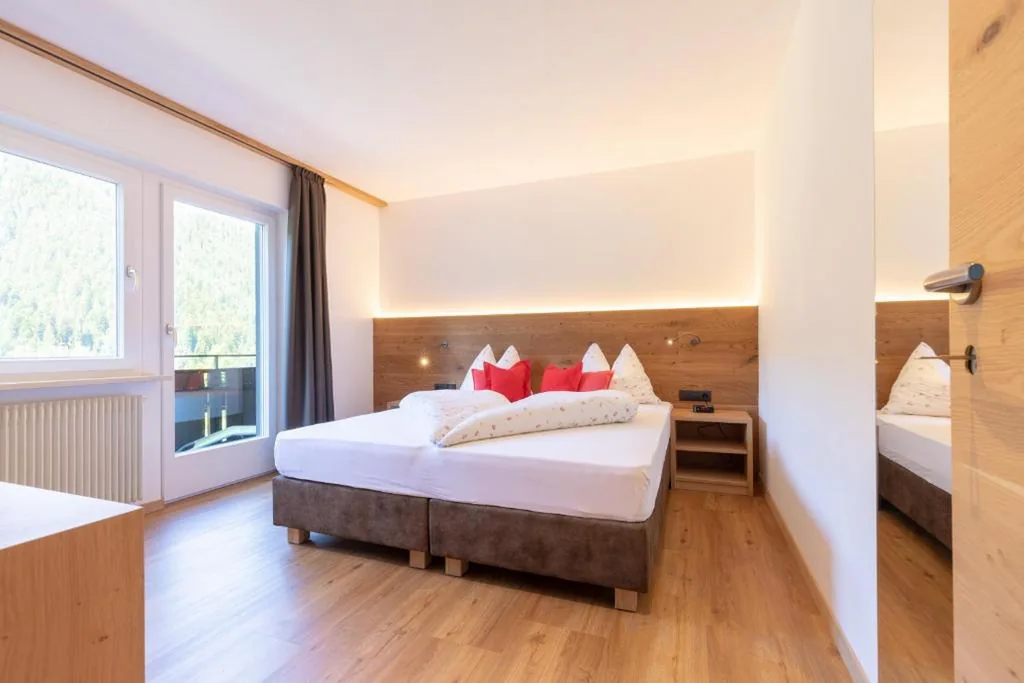 1-Bedroom Apartment with Mountain View — Haus Christian Welschnofen – Berge fühlen und Natur genießen in den Dolomiten, nahe am Karersee, inklusive Eggental Guestcard