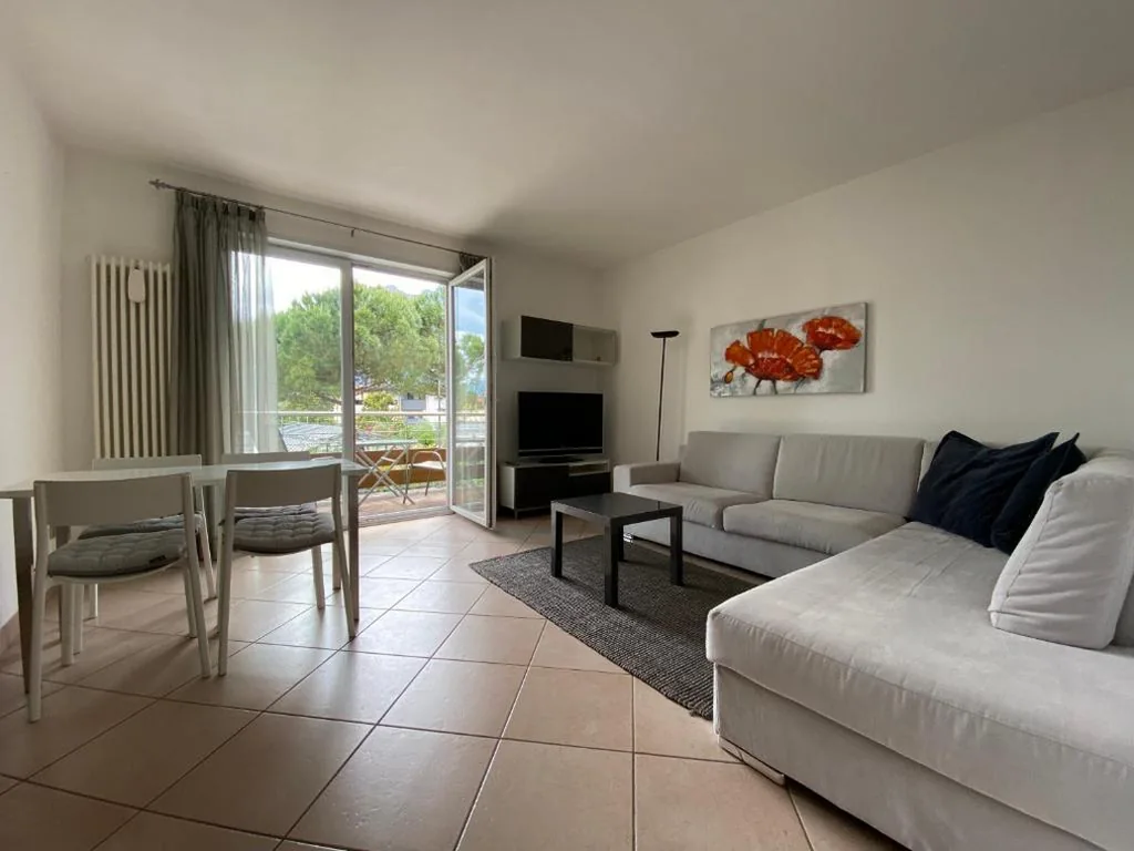 Appartamento con 2 Camere da Letto - Dependance — Residence Rivachiara (check-in at Hotel Riviera in Viale Rovereto, 95)