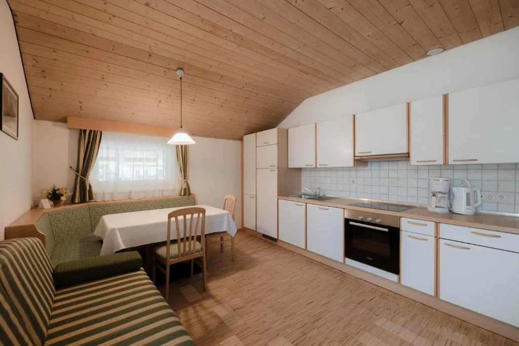 Appartamento con 2 Camere da Letto e Balcone — Apartment Hotel Elvis