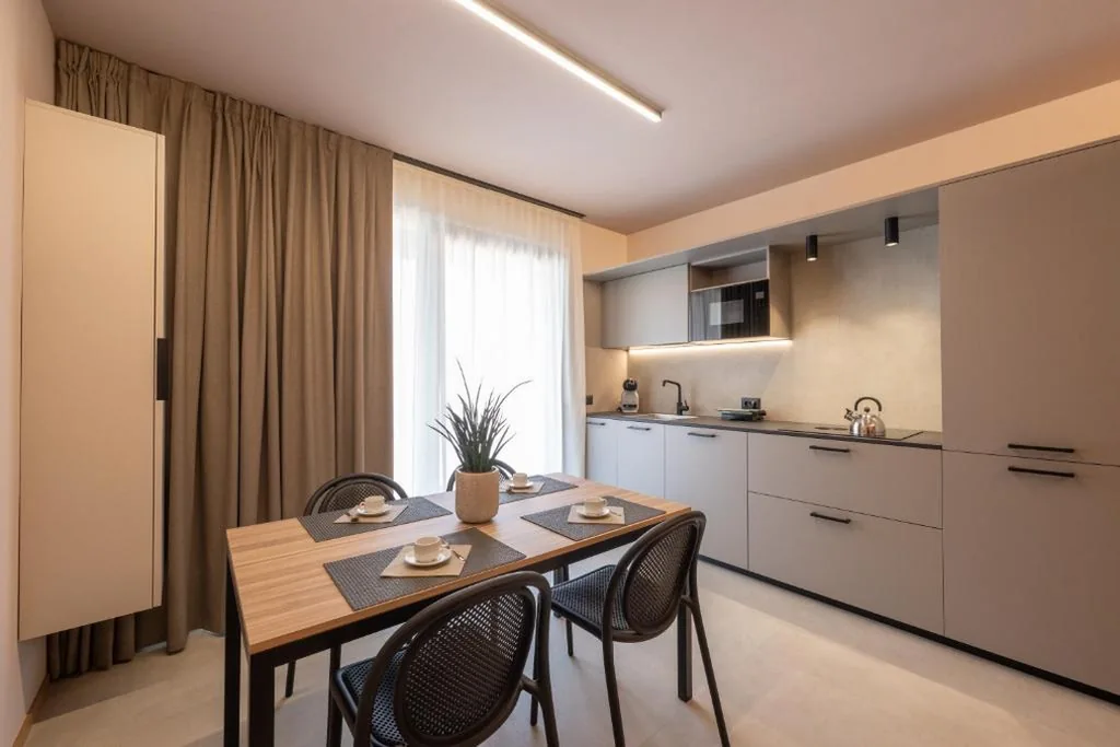 Appartamento con 2 Camere da Letto e Balcone — Etra Suites & Apartments