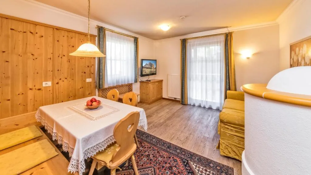 Appartamento con 2 Camere da Letto e Balcone — Residence Cesa Rives
