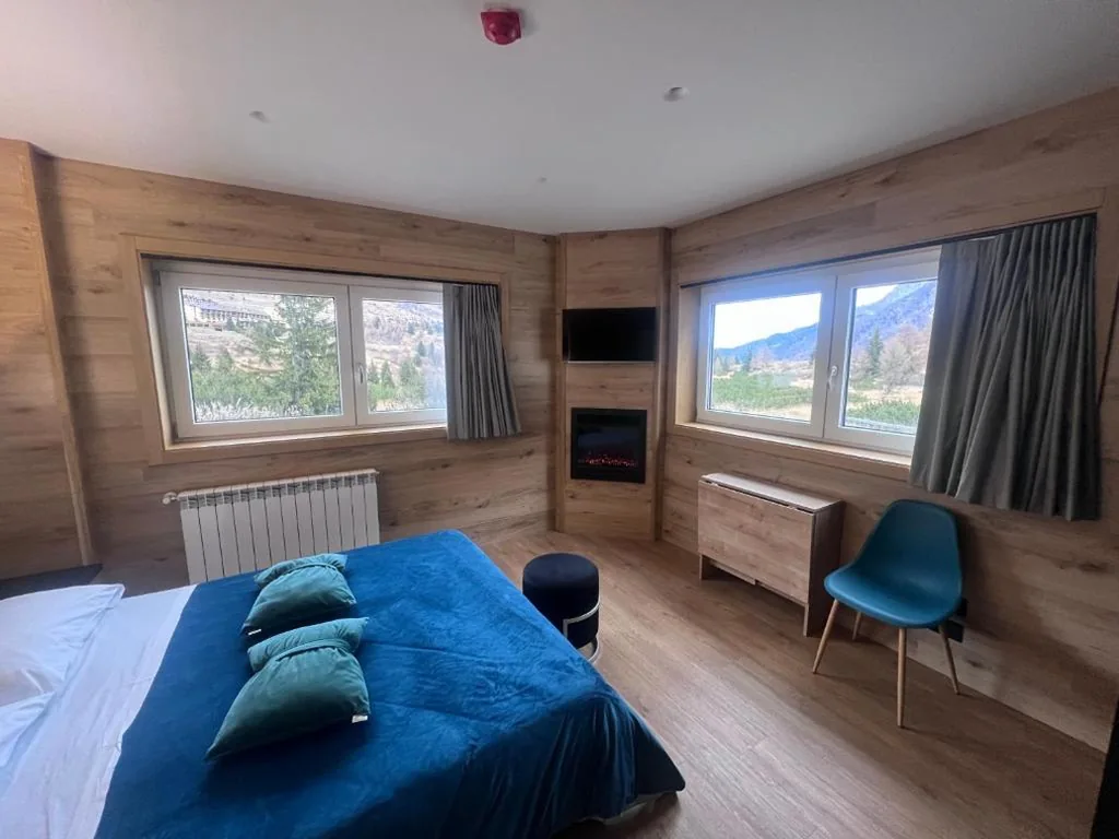 Appartamento con 2 Camere da Letto e con Vista Montagna — Anemone Bianco Suite Rooms