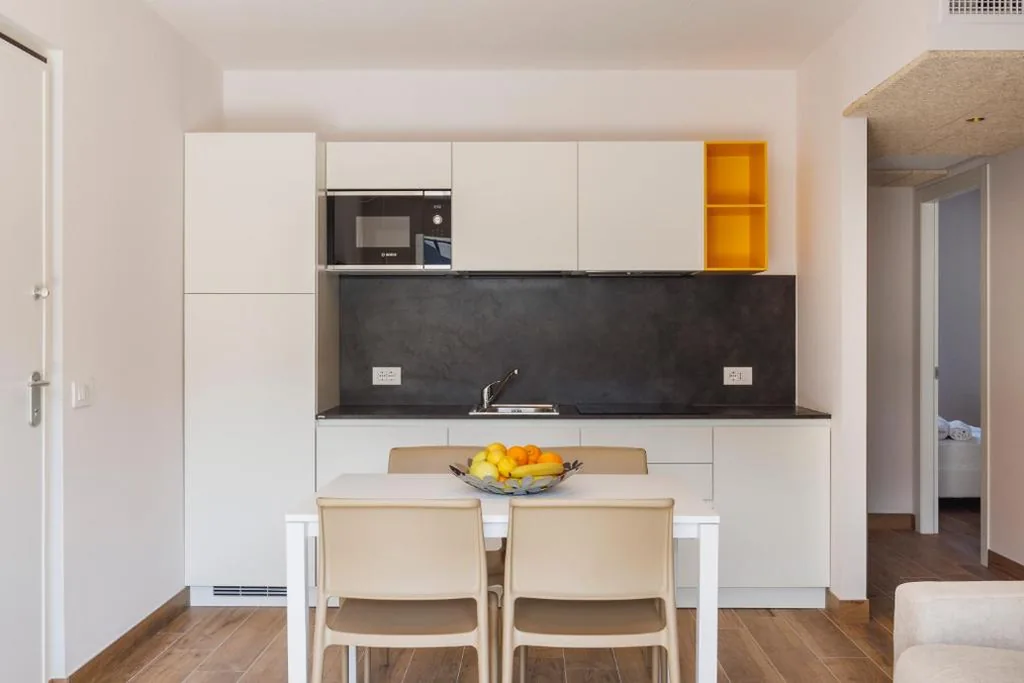 Appartamento con 2 Camere da Letto — Lake Side Suites