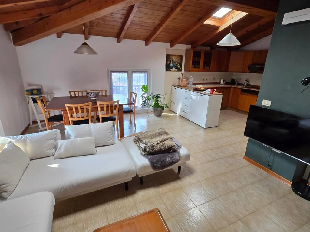 Three-Bedroom Apartment with View — Casa Beniamino