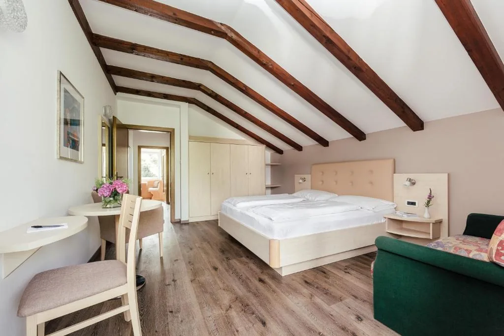 Appartamento con Balcone — Hotel Garni Sirmian