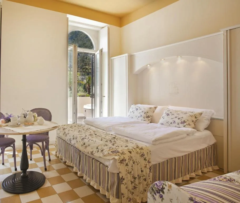 Appartamento Imperial Fronte Lago con Jacuzzi® e Terrazzo — Bellavista Lakefront