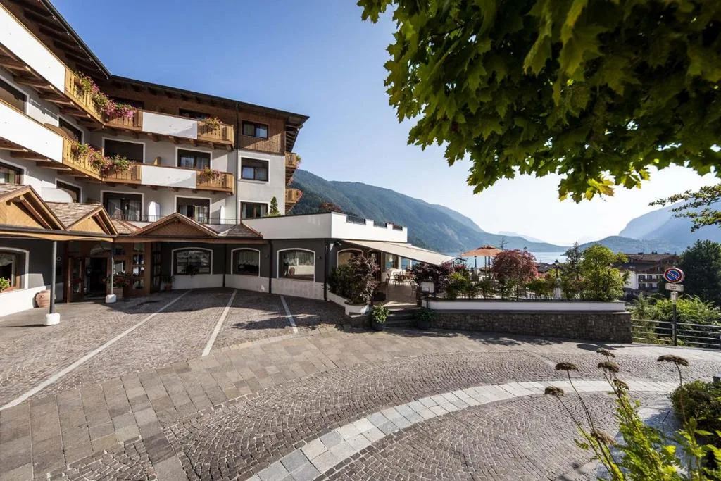Ariston Lake View Hotel