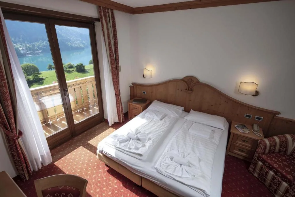 Ariston Lake View Hotel