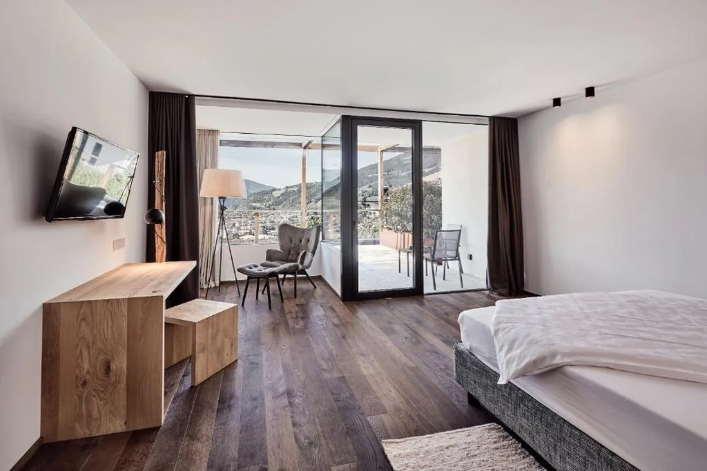 byHaller Suites & AO Restaurant