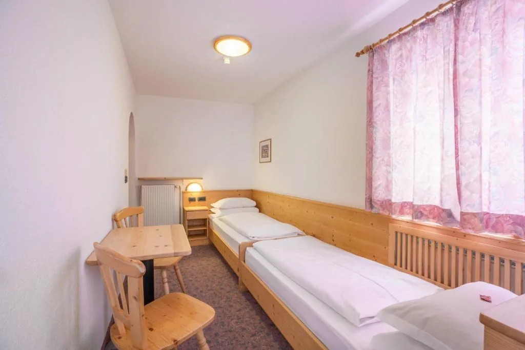 Budget Double Room with Single Beds — Berghotel Schlemmer