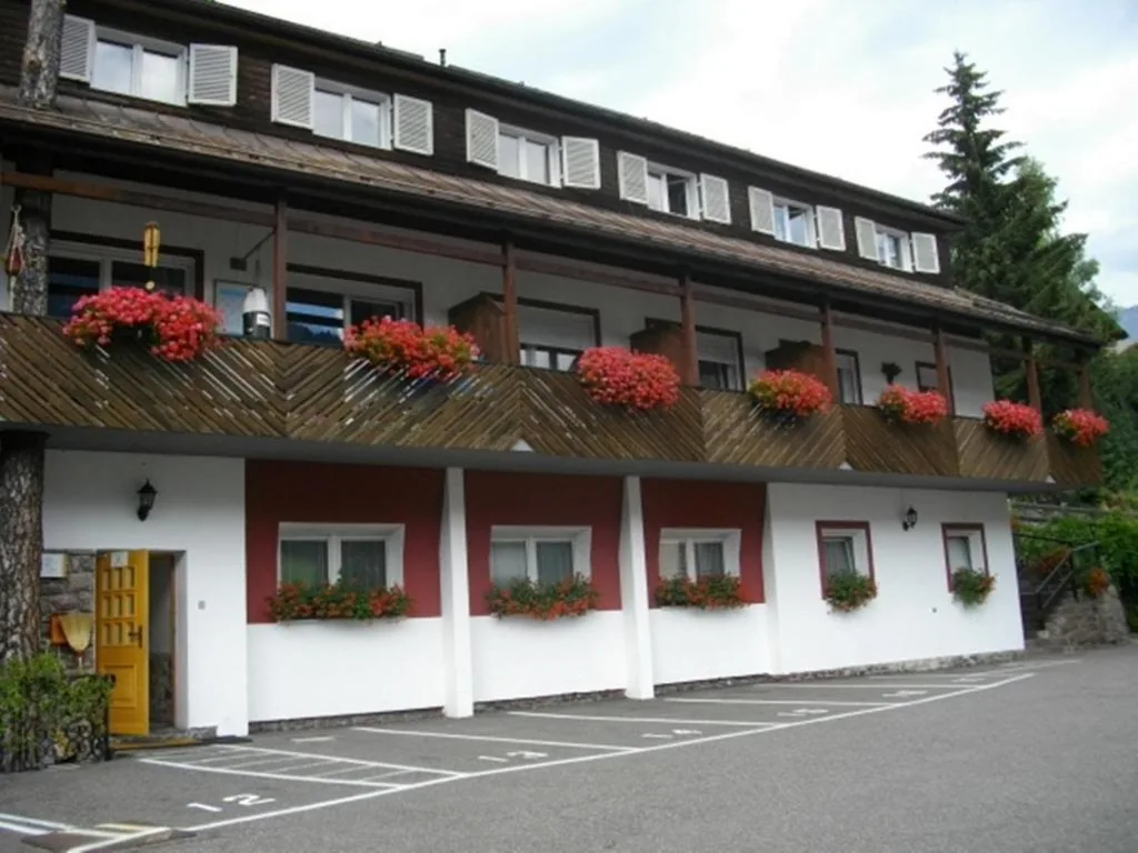 Camera Budget Doppia con Letti Singoli — Hotel Villa Emilia