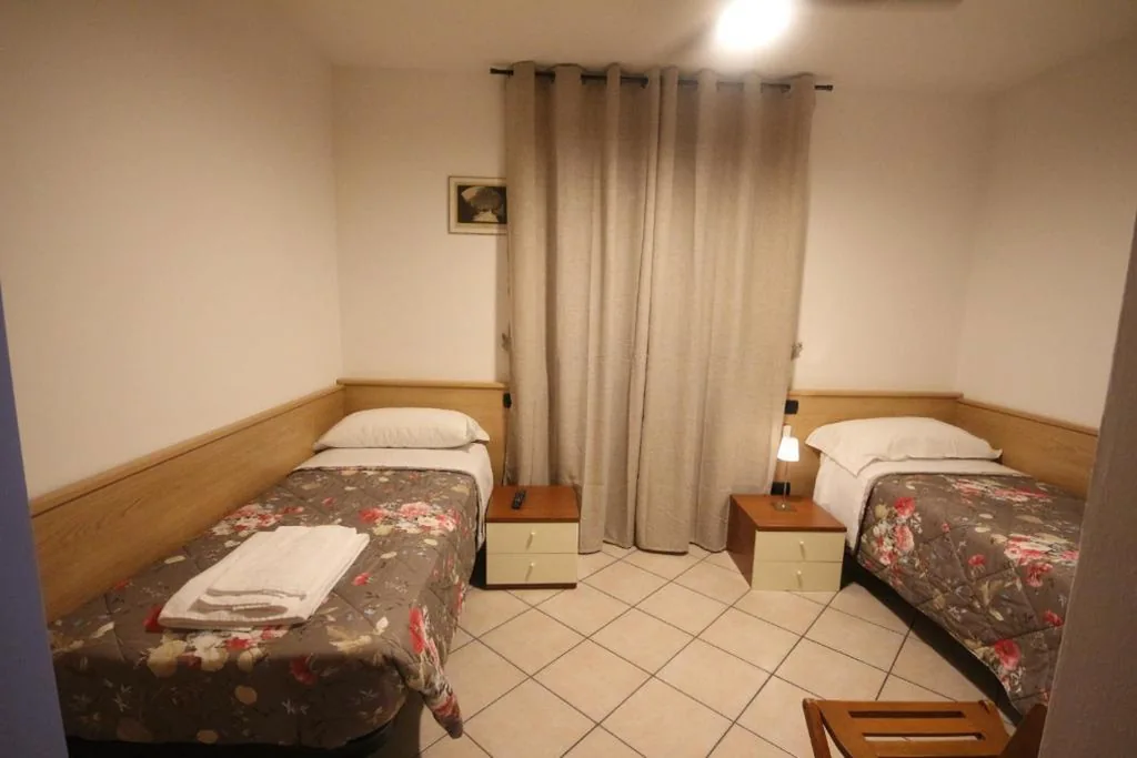 Camera Budget Matrimoniale/Doppia con Letti Singoli — R&B Casa Wanda since 1999