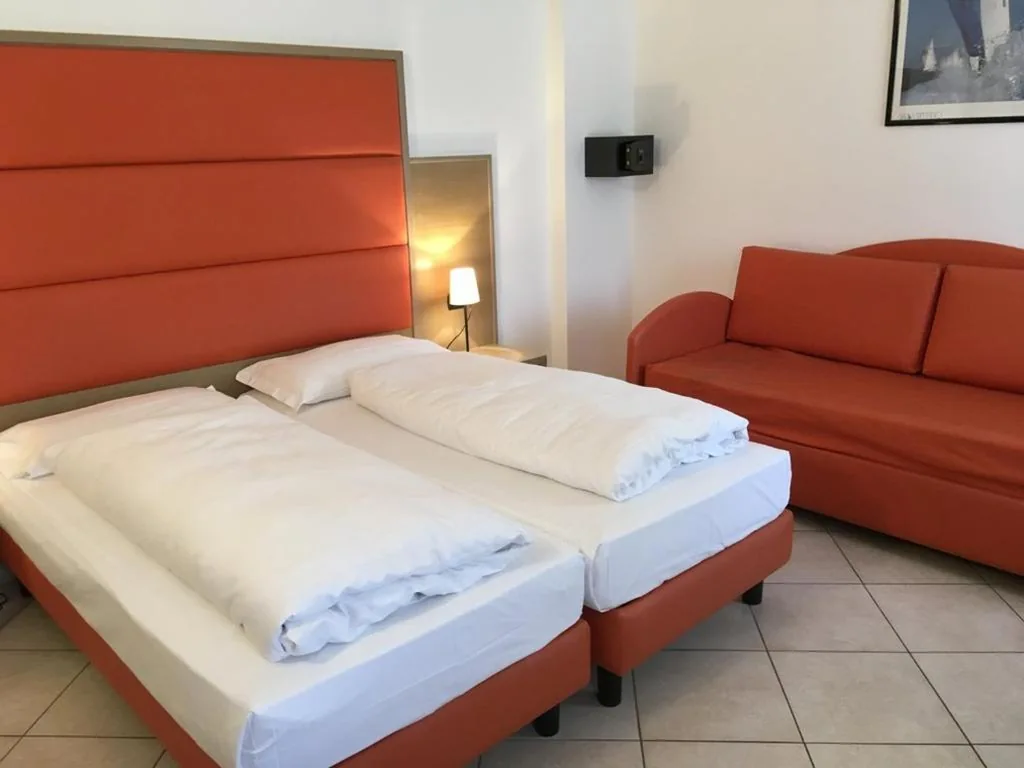 Camera Budget Matrimoniale/Doppia con Letti Singoli — Villa Franca