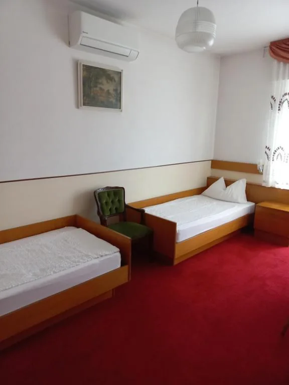 Camera Classic Doppia con Letti Singoli — Hotel Lux