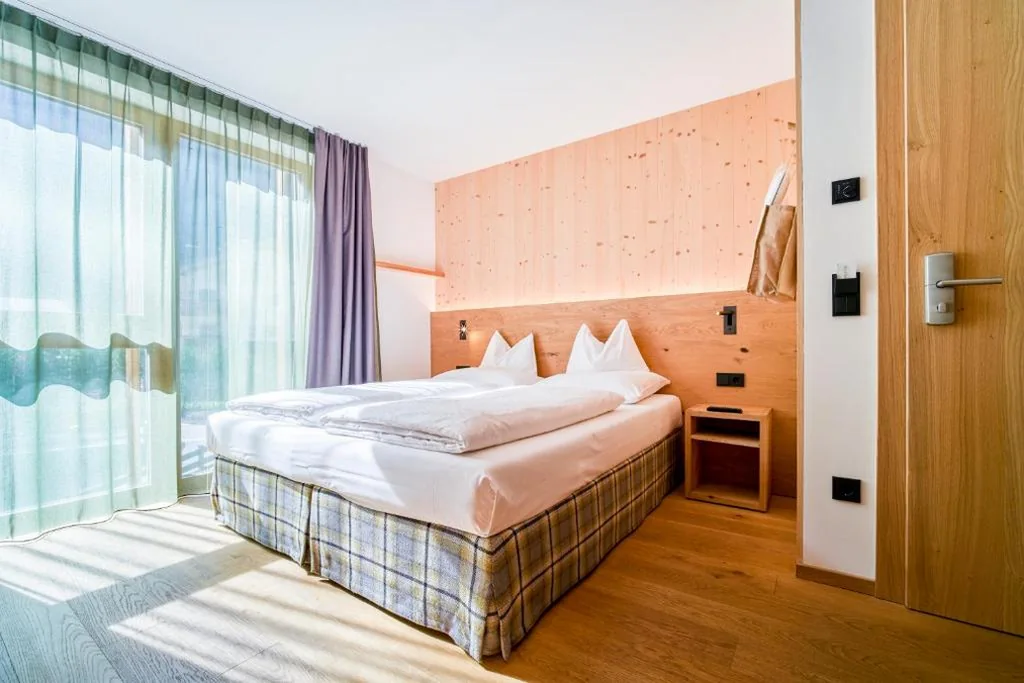 Camera Classic Matrimoniale/Doppia con Letti Singoli — Mountain Design Hotel Eden Selva