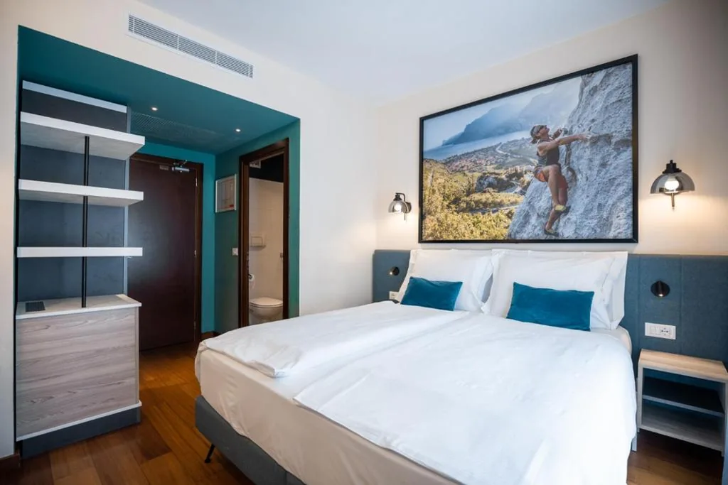 Camera Classic Plus Matrimoniale/Doppia con Letti Singoli — Garda Hotel Forte Charme