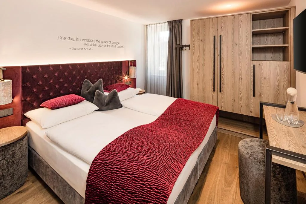 Camera Comfort Matrimoniale/Doppia con Letti Singoli — Grand Hotel Wolkenstein
