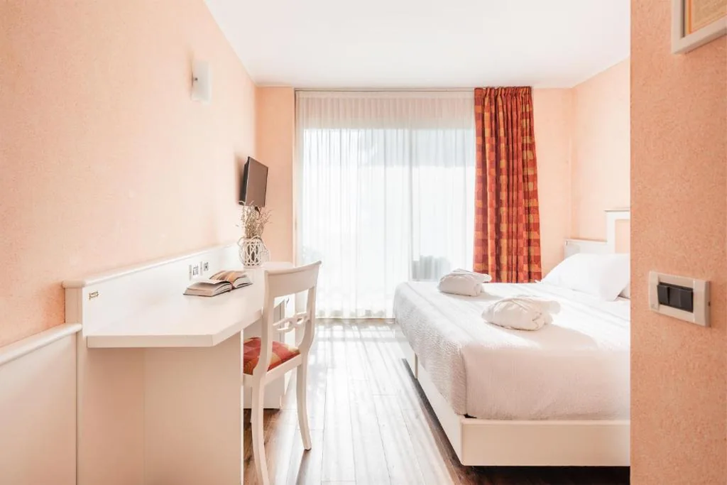Camera Comfort Matrimoniale/Doppia con Letti Singoli — Hotel Gabry