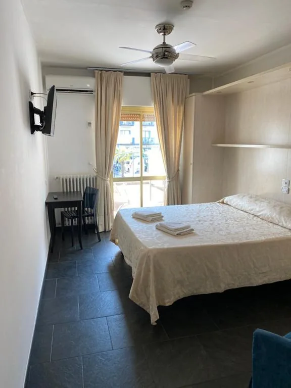 Comfort Double Room / Twin Room — Hotel La Perla