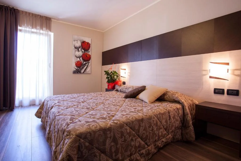 Camera Comfort Matrimoniale/Doppia con Letti Singoli con Balcone — Hotel Vittoria