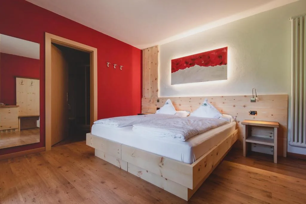 Camera Comfort Matrimoniale/Doppia con Letti Singoli — Hotel Zirmes